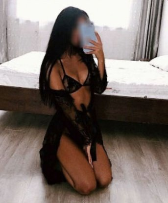 Я сведу вас с ума своими услугами, которые включают всё, что вы можете себе представить. Я знаю, как ублажить и удовлетворить. Эксперименты и разнообразие - в моем арсенале. Наделенная красотой и сексуальностью, я знаю, как создать незабываемую атмосферу. Мои отзывы говорят сами за себя - вы не пожалеете о свидании со мной. Фото подтверждают мою привлекательность. Я живу в Москве, где воплощаю ваши самые заветные фантазии. Не упустите возможность испытать настоящее наслаждение со мной. 🌟😘🔥💋 Каролина
